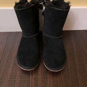 Ugg bow boots Size 4 Black